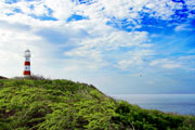 Panorama del mar y Faro desde Zaragoza en la Isla de Margarita, Venezuela